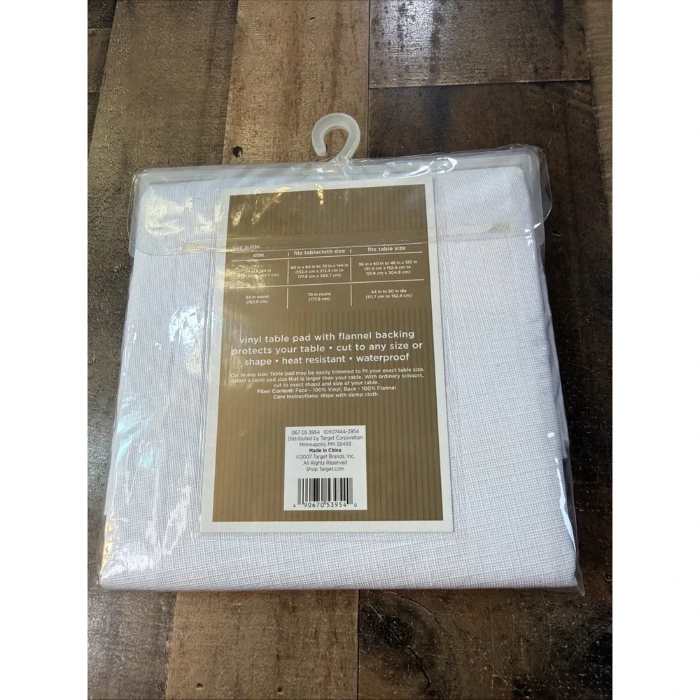 Golden Holidays 64-Inch Round Vinyl Table Pad in White‎ Flannel Backing 2007